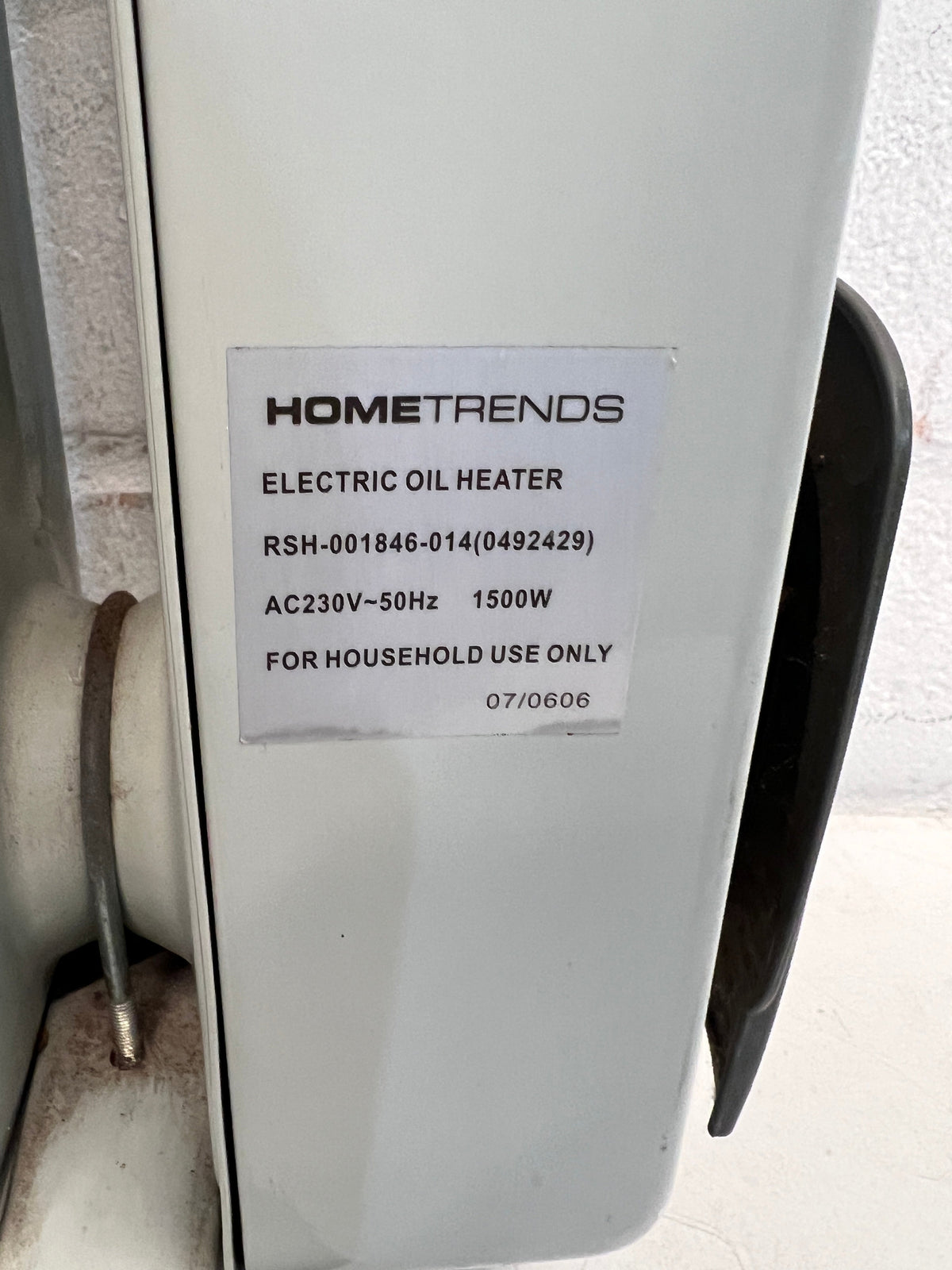 Hometrends Fin Oil Heater (Missing Wheel) - PRICE DROP