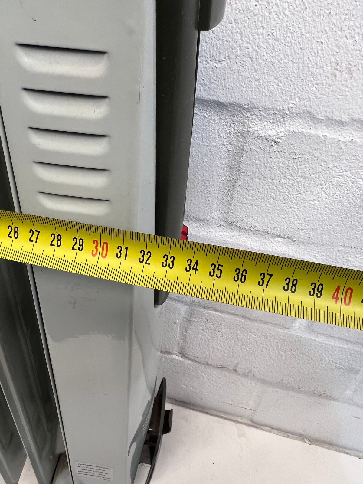 Hometrends Fin Oil Heater (Missing Wheel) - PRICE DROP