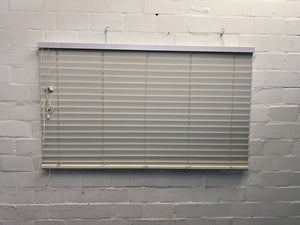 White Wooden Venetian Blinds (Width: 150cm) (Height: 90cm)