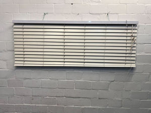 White Wooden Venetian Blinds (Width: 160cm) (Height: 56.5cm)