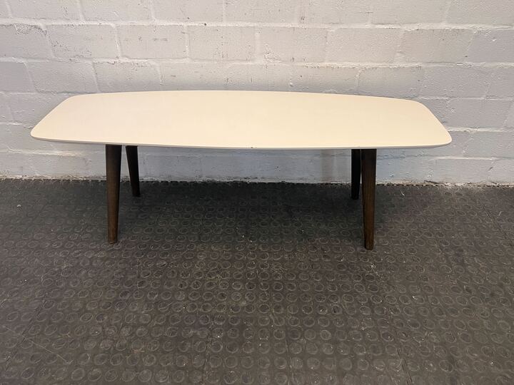 Modern Coffee Table with Wooden Legs and White Top (Width: 121cm) (Height: 41.5cm)