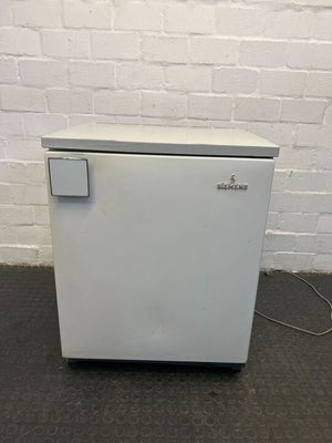 Siemens White Bar Fridge (Minor Rust) - REDUCED