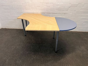 Light Brown Arrow Shaped Cluster Desk with Gray Side (Width: 170cm)(Height: 74cm)