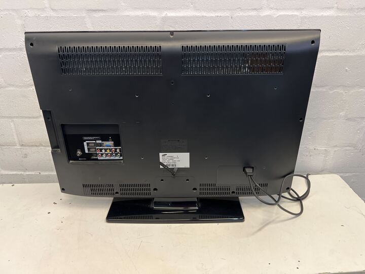 Samsung 32" LCD Black TV (Model: LA32B350F1) - PRICE DROP