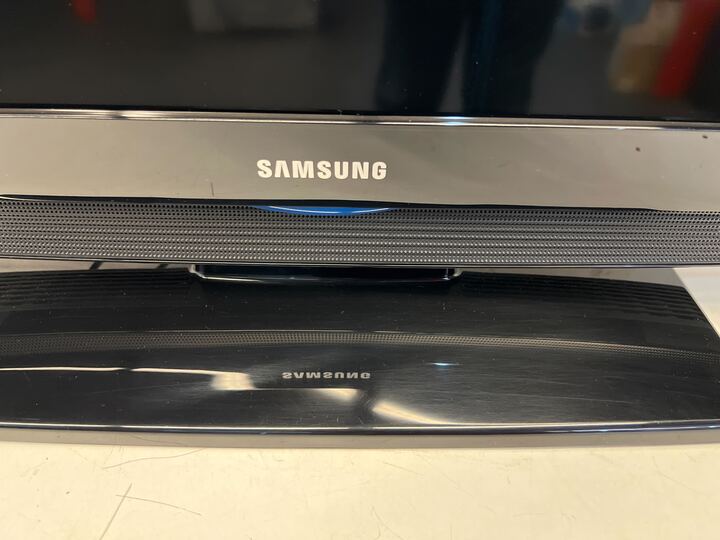 Samsung 32" LCD Black TV (Model: LA32B350F1) - PRICE DROP