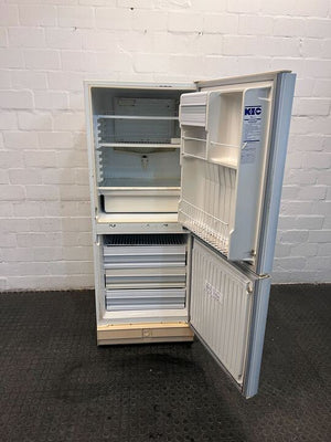 KIC White Fridge/Freezer (Small Rust)