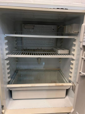 KIC White Fridge/Freezer (Small Rust)