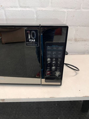 Samsung Black Microwave (Model: ME011M1)