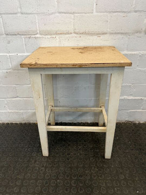 White Wooden Side Table with Plain Top (Marked/Scuffed) (Width: 51.5cm)(Height: 67.5cm)