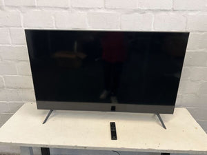 Samsung 43" Black Smart TV with Remote (Model: UA4AU7000K)