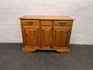 Oak Wooden Sideboard Table with Three Drawers & Two Cupboards (Width: 118cm)(Height: 86cm)