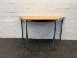 Trapezoid Steel Framed Wooden Top Desk (Width: 140cm)(Height: 76.5cm)