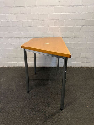 Trapezoid Steel Framed Wooden Top Desk (Width: 140cm)(Height: 76.5cm)