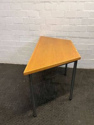 Trapezoid Steel Framed Wooden Top Desk (Width: 140cm)(Height: 76.5cm)