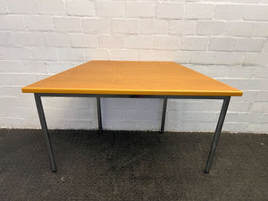 Trapezoid Steel Framed Wooden Top Desk (Width: 140cm)(Height: 76.5cm)