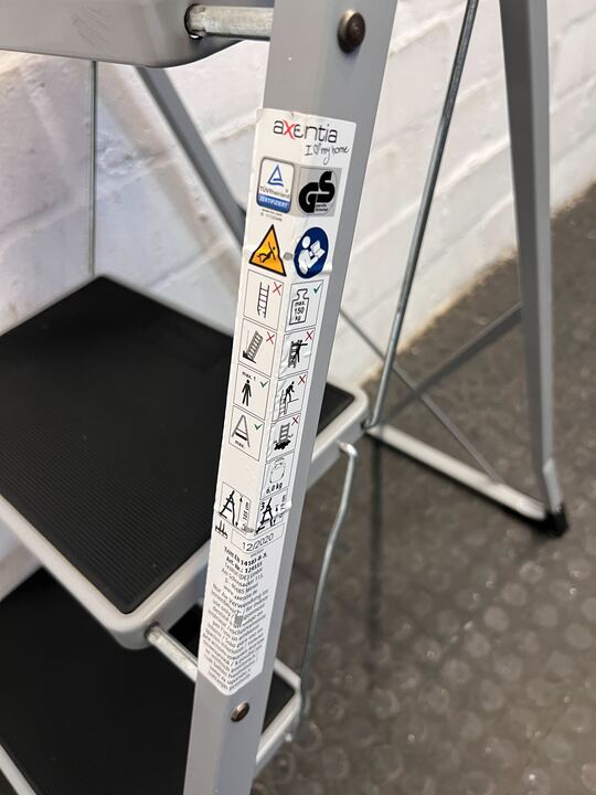 Reliable 3-Step Steel Stepladder