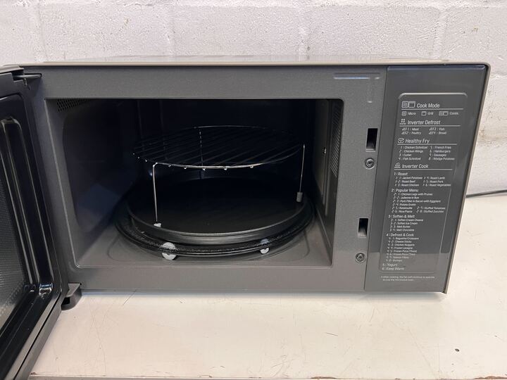 LG Silver NeoChef Smart Inverter Magnetron Microwave (Model: MH6565CPS/01)