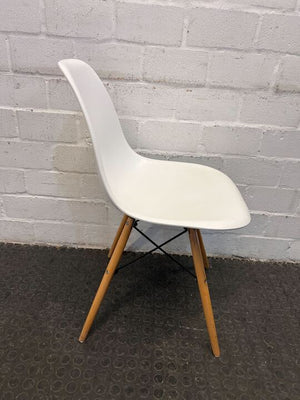 Modern White Office Chair with Wooden Legs