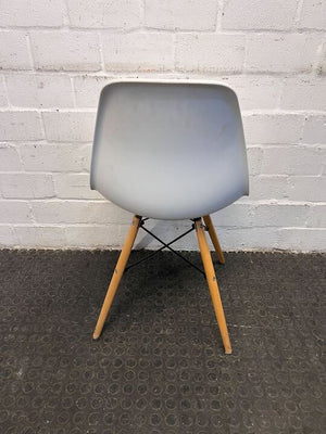 Modern White Office Chair with Wooden Legs