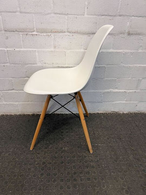 Modern White Office Chair with Wooden Legs