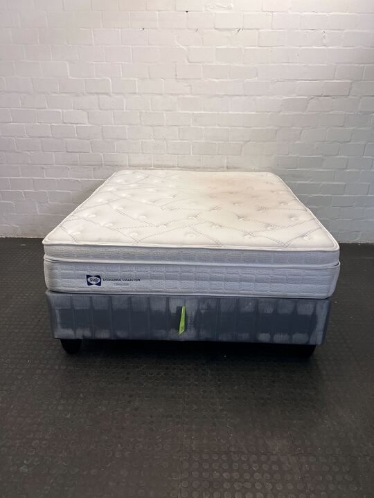 Sealy Excellence Collection White Queen Sized Bed & Blue Base