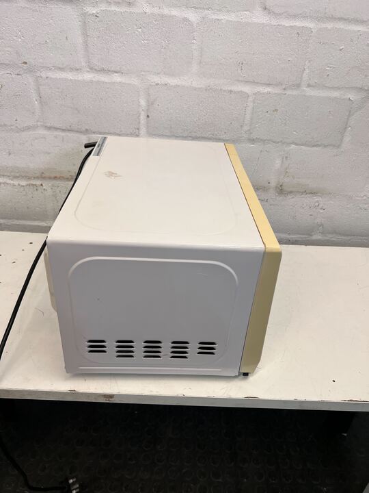 Logik White Microwave (Rusted)(Model: MM720CWW WHITE)