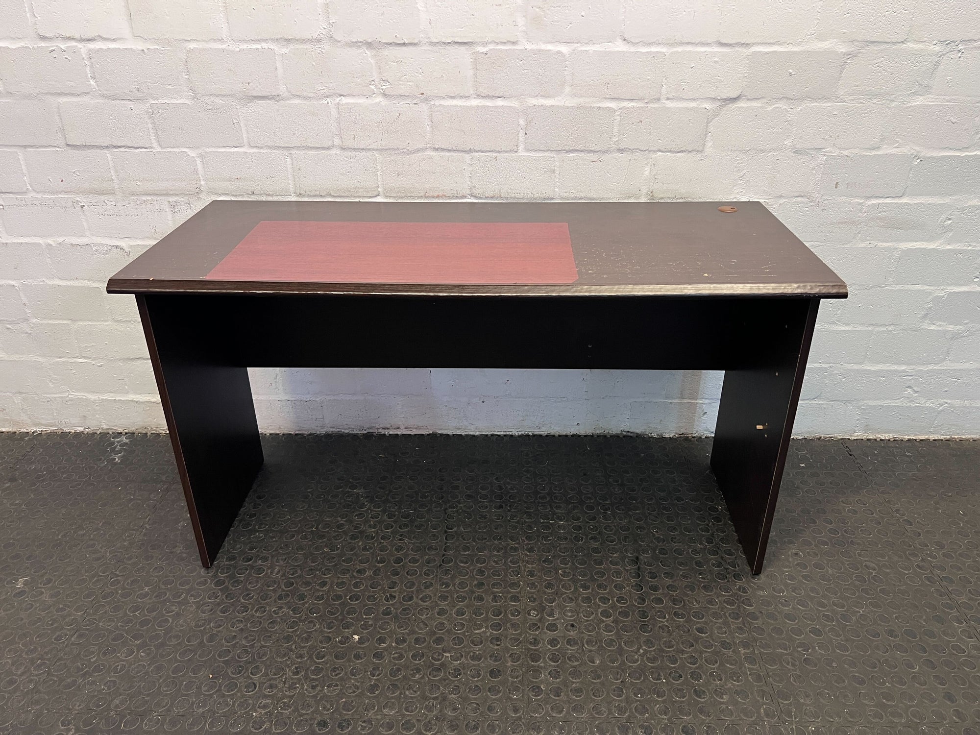 Brown Wooden Office Desk with Cherry Center (Width: 140cm)(Height: 76cm)