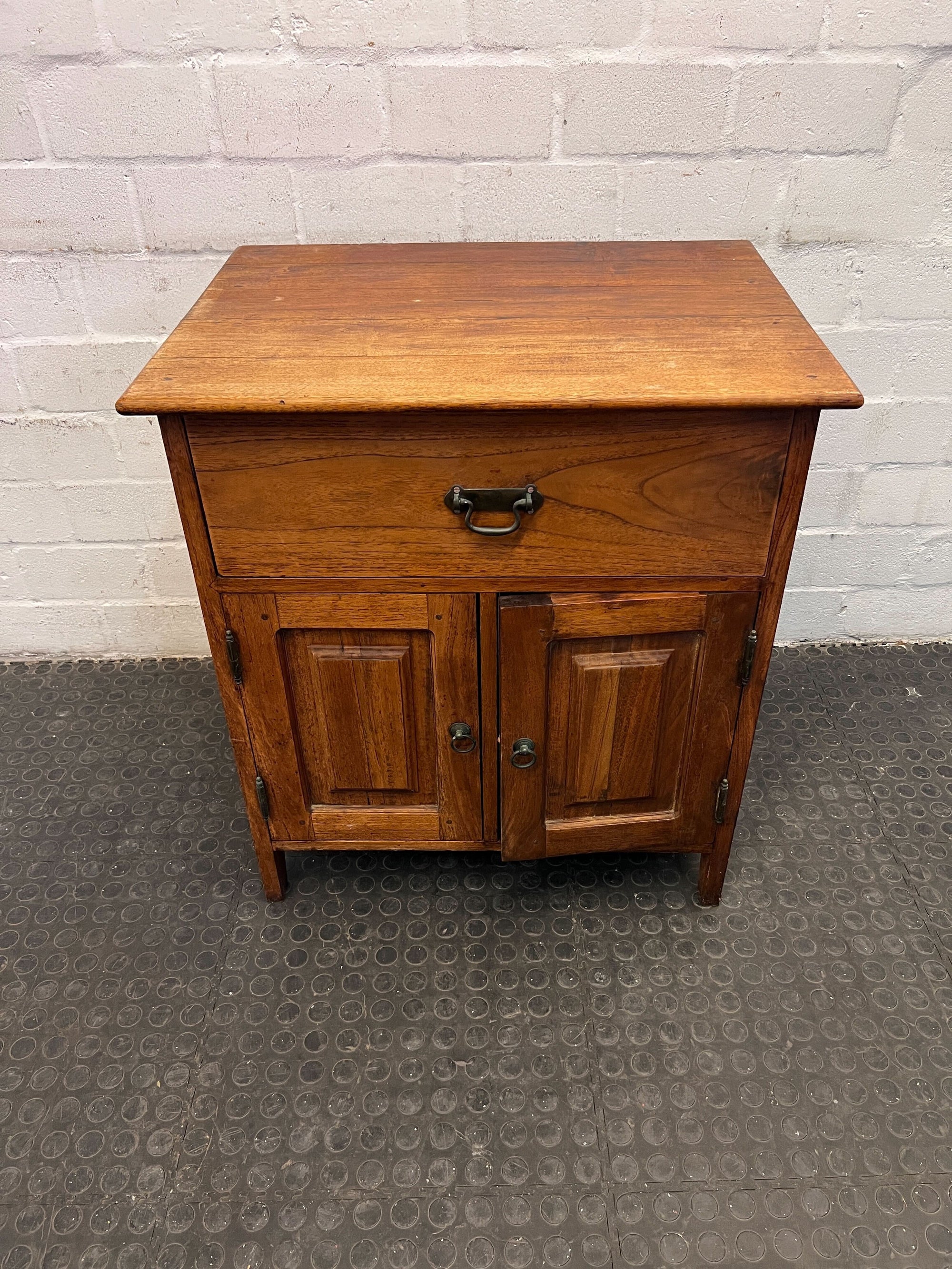 Wooden Ye Olde American Styled Cupboard with Drawer (Width: 70cm)(Height: 78cm)