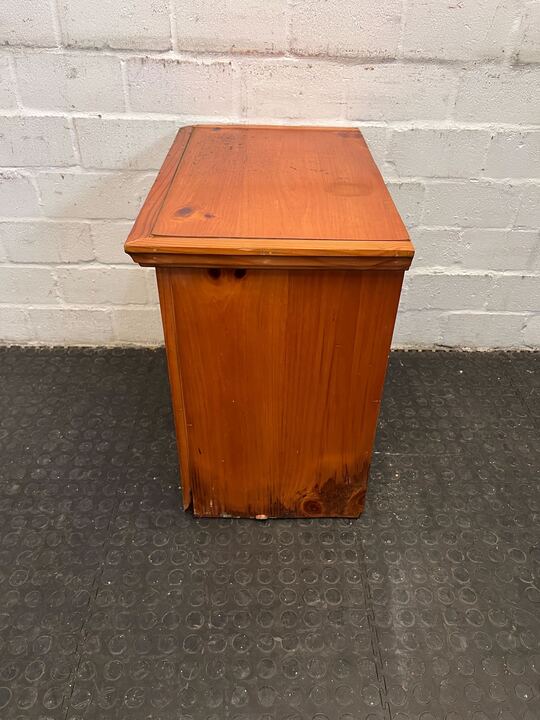 Genuine Bassett Carved Wooden Bedside Table (Wood Chipped Back) (Width: 62cm)(Height: 61cm)