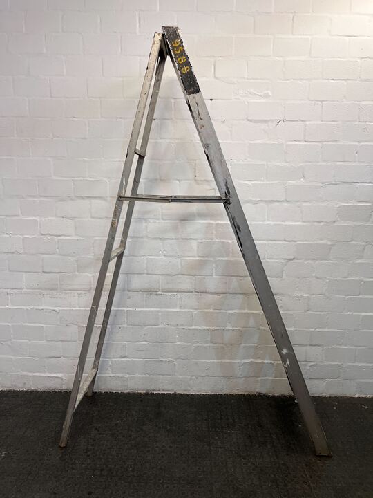 Steel Framed Sturdy 9588 Ladder (Height: 242cm)