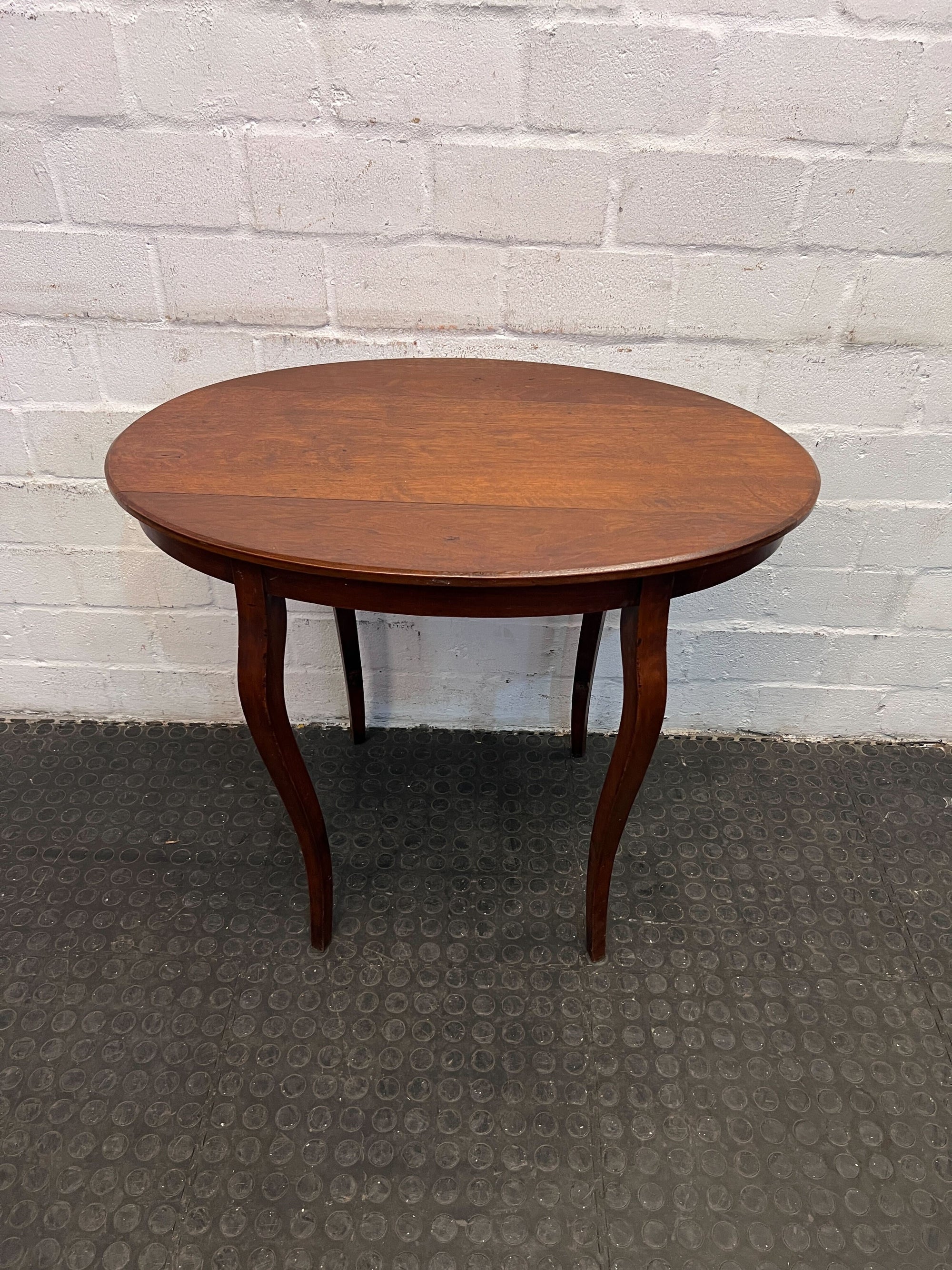 American Edwardian Styled Wooden Oval Table (Width: 83cm)(Height: 71cm)