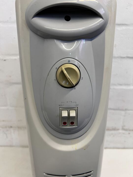 DeLonghi Oil Fin Heater (KH590920) - PRICE DROP