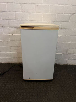 LG White Bar Fridge (Model: GR-131SF) (Scuffed)