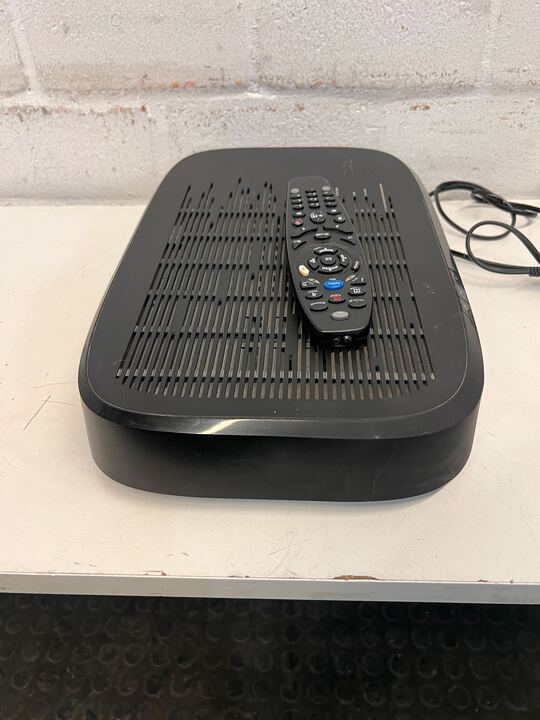 DSTV Explora Decoder with Remote - PRICE DROP