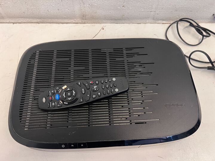 DSTV Explora Decoder with Remote - PRICE DROP
