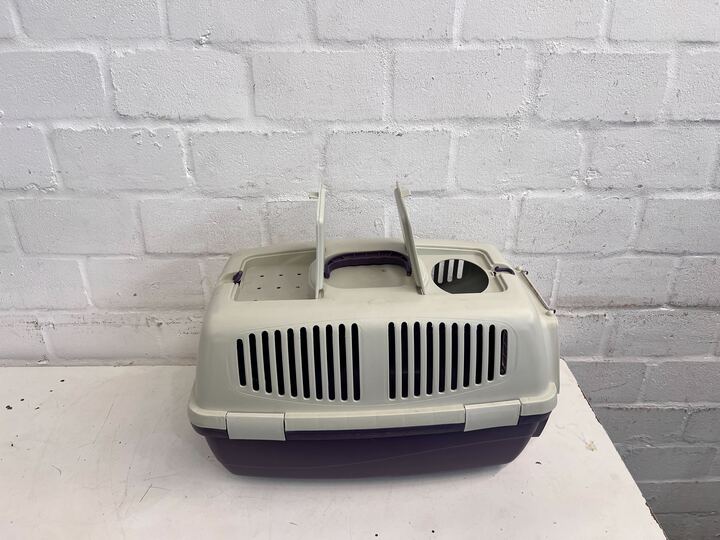 Purple & White Pet Carrier Basket (Width: 55cm)(Height: 35cm) - 2ndhandwarehouse.com