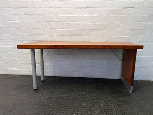 L Shaped Light Brown Desk with Steel Base (Width: 175cm)(Height: 76cm)