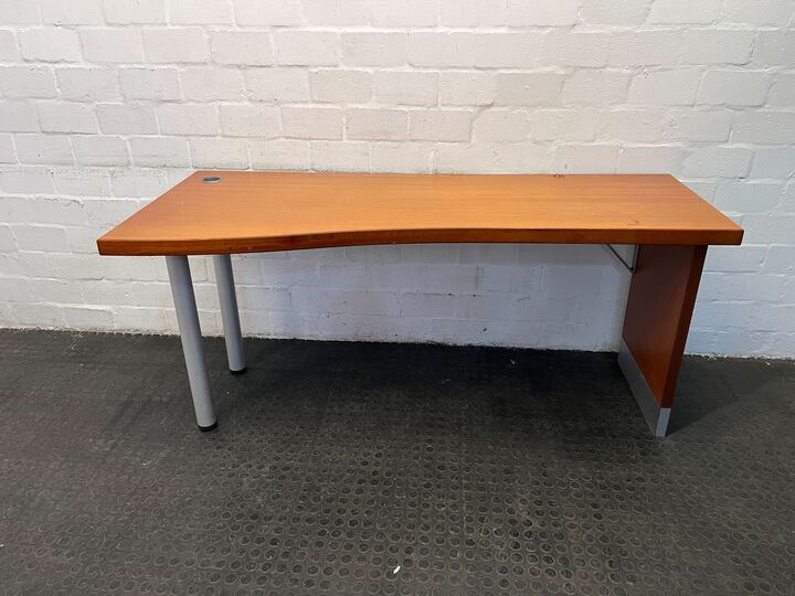 L Shaped Light Brown Desk with Steel Base (Width: 175cm)(Height: 76cm)