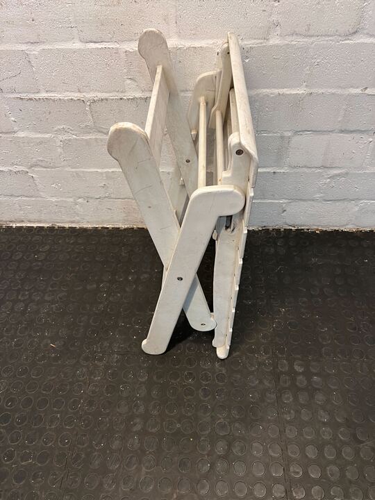 Vintage Styled Firm White Outdoor Foldable Garden Chair - 2ndhandwarehouse.com
