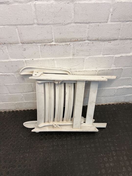 Vintage Styled Firm White Outdoor Foldable Garden Chair - 2ndhandwarehouse.com