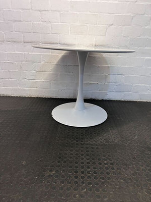 White 1960s Styled Tulip Round Table (Width: 101cm)(Height: 74cm)