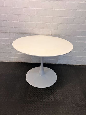 White 1960s Styled Tulip Round Table (Width: 101cm)(Height: 74cm)