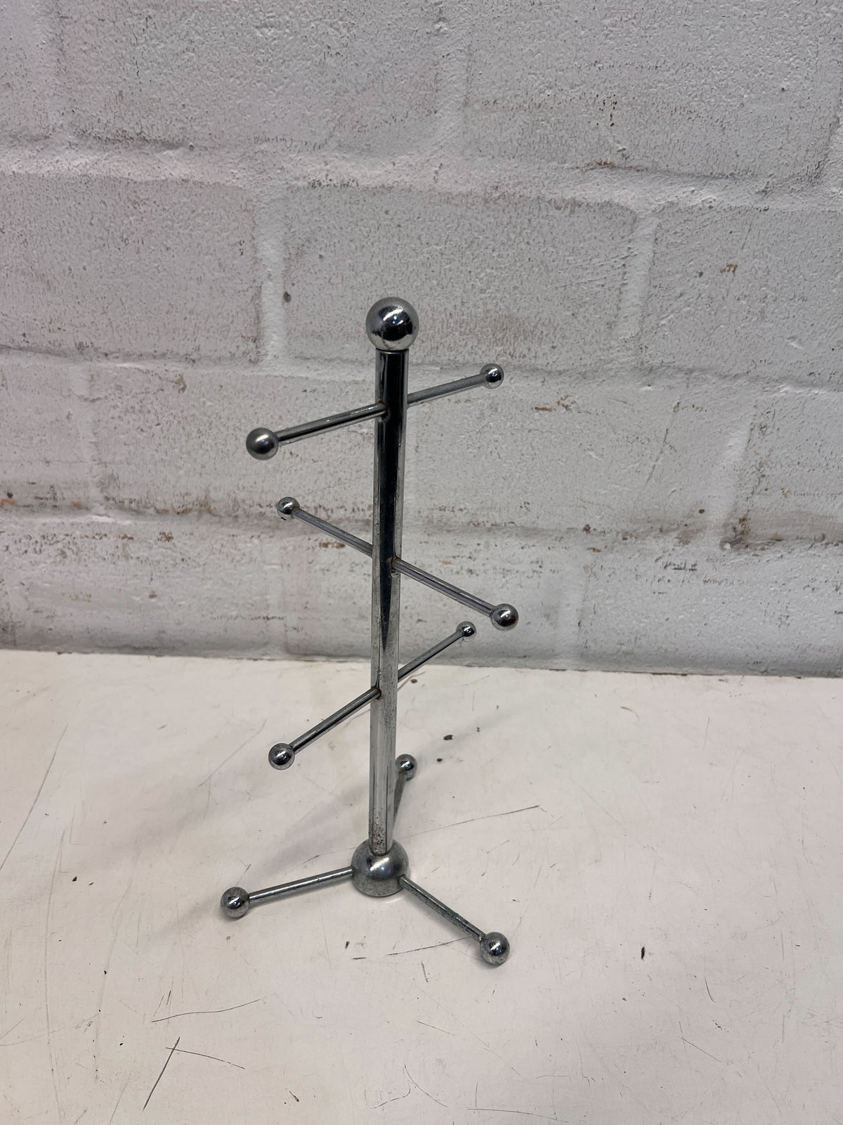 Steel Framed Chrome Stand Mug Holder