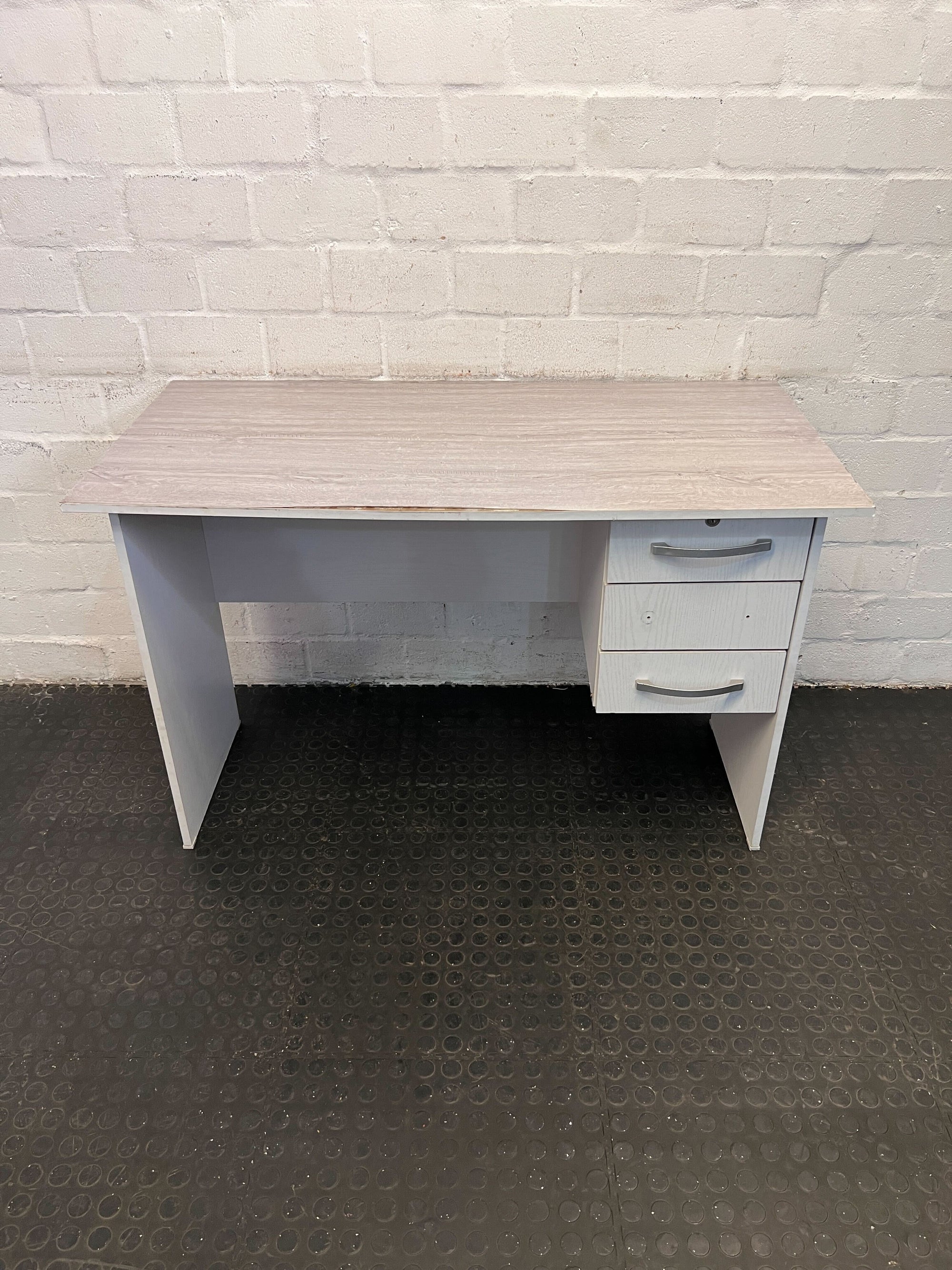 Modern Sleek White Wooden Work Desk with Three Drawers (One Missing Handle/Scratched) (Width:120cm)(Height: 75cm)