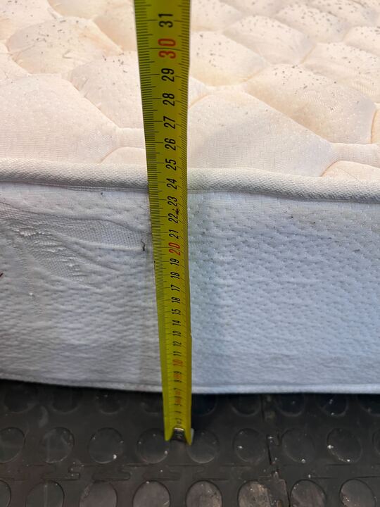 ErgoRest Curve White Queen Sized Mattress (Minor Stained) - 2ndhandwarehouse.com