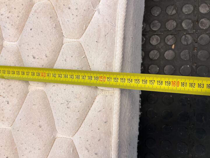 ErgoRest Curve White Queen Sized Mattress (Minor Stained) - 2ndhandwarehouse.com