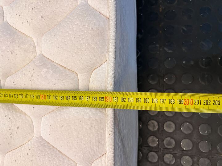 ErgoRest Curve White Queen Sized Mattress (Minor Stained) - 2ndhandwarehouse.com