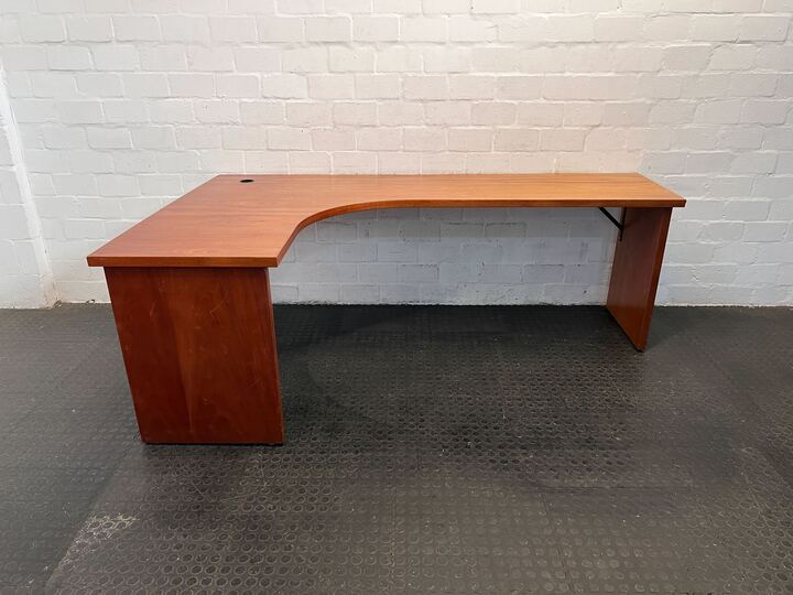 Fancy Wooden L-Shape Desk with Black Steel Leg (Width: 220cm)(Height: 76cm)