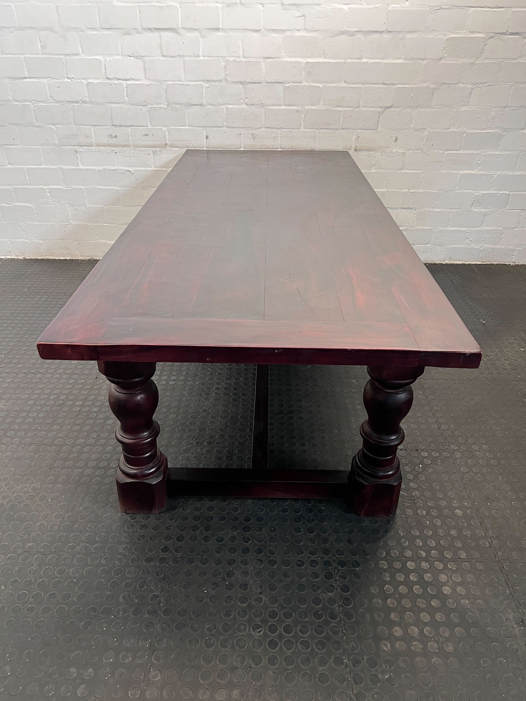 Large Immaculate Dining table 2,45mx1m