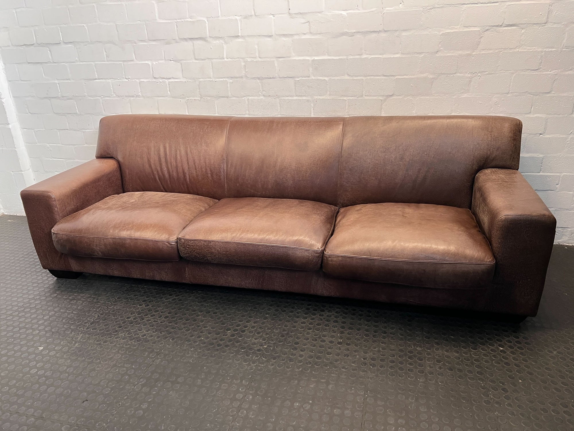 Stunning Leather 3 Seater Couch Corricraft